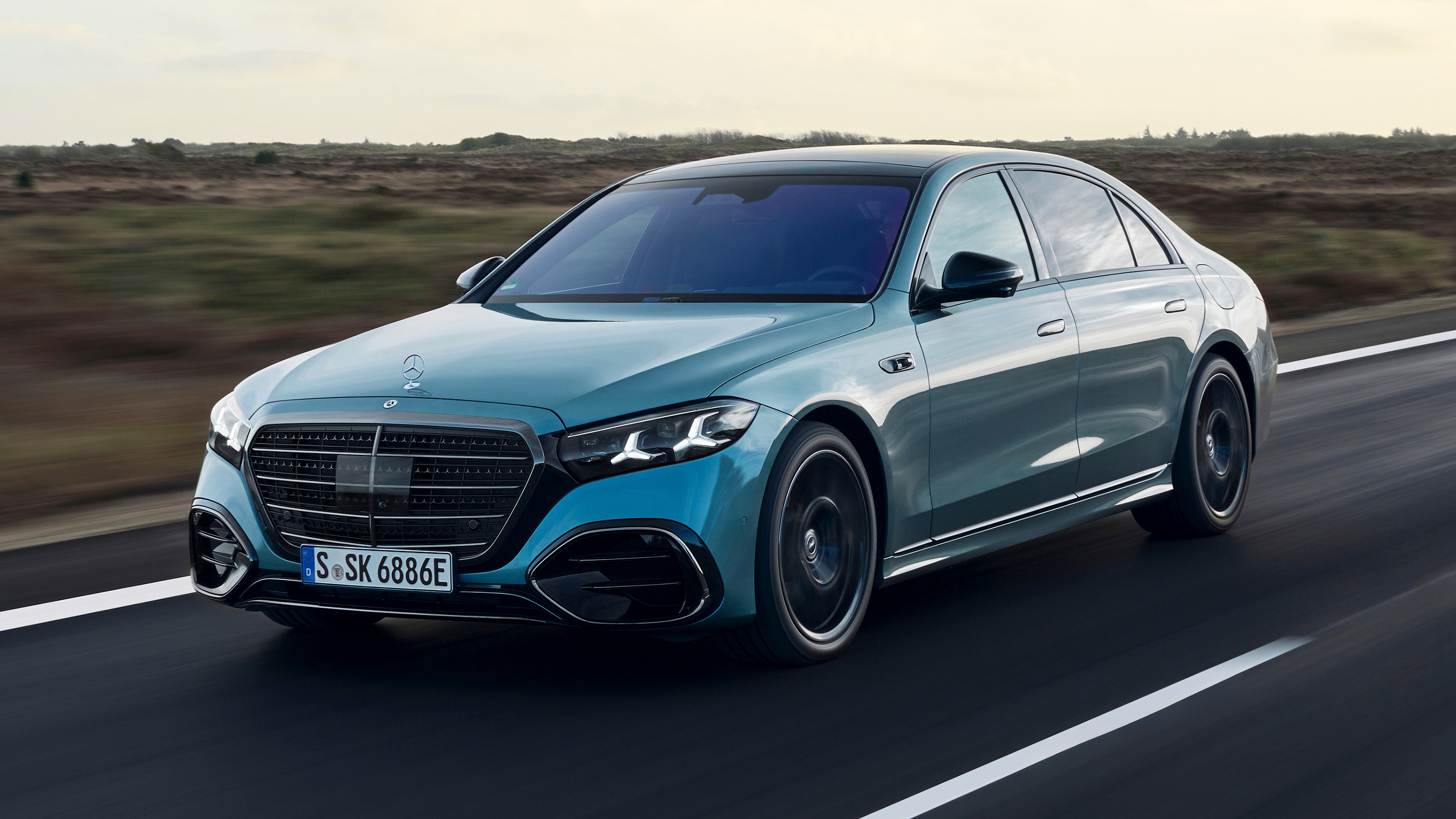 Mercedes S-Class photo 2