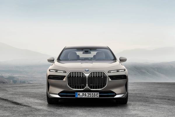 BMW 7 Series photo 2